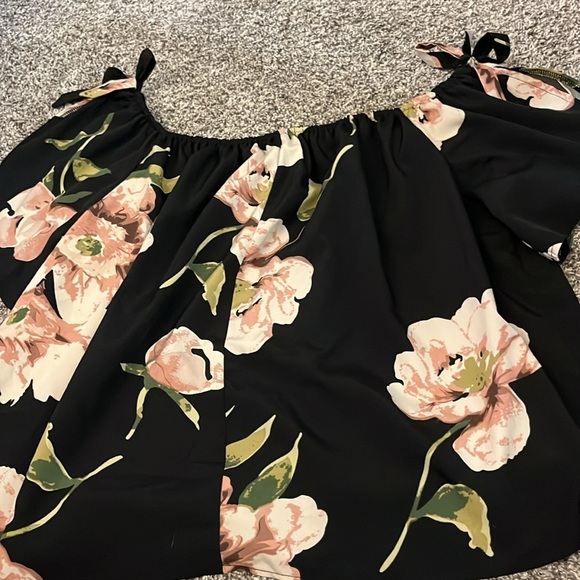 Off the shoulder blouse - Picture 3 of 3